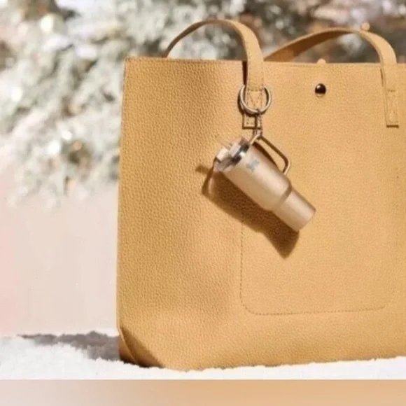 Stanley The Quencher H2.0 Tumbler Keychain in Celadon NIB - Picture 10 of 10